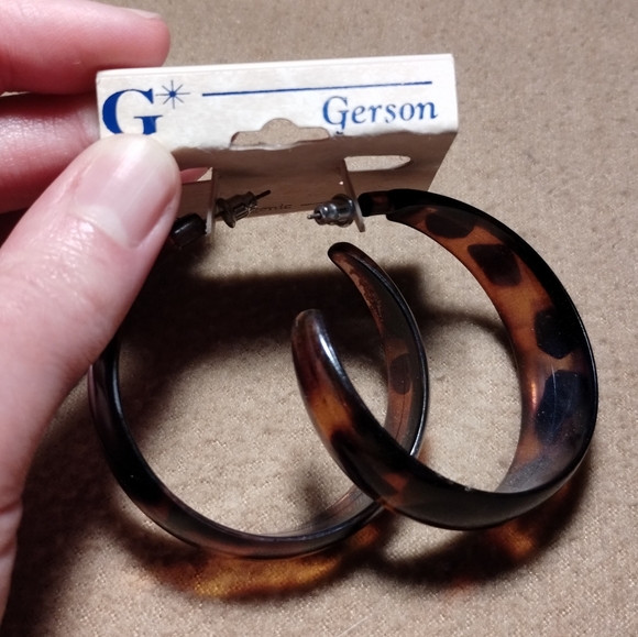 Hoop earrings with leopard print - Picture 6 of 9